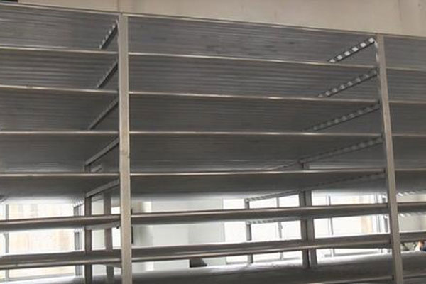 Aluminum shelf calandria